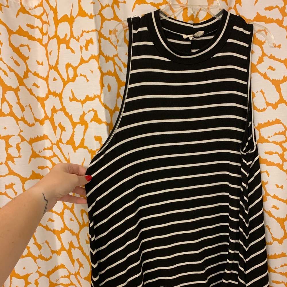 Super cute tank - Picture 2 of 4
